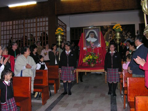 misa_mat_siervadedios_mtrinidad2008 025.jpg