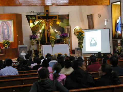 misa_mat_siervadedios_mtrinidad2008 028.jpg