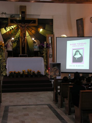 misa_mat_siervadedios_mtrinidad2008 038.jpg