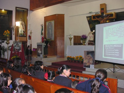 misa_mat_siervadedios_mtrinidad2008 039.jpg