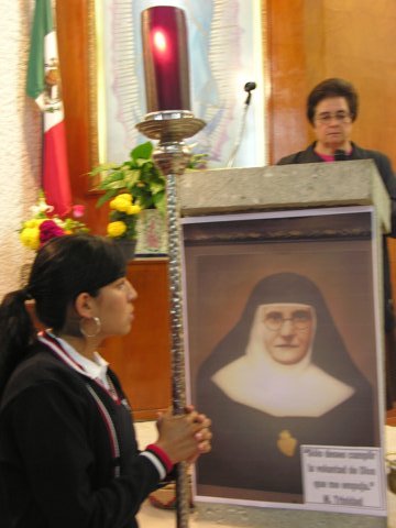 misa_mat_siervadedios_mtrinidad2008 068.jpg