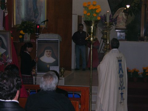misa_mat_siervadedios_mtrinidad2008 070.jpg