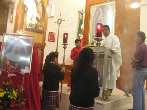 misa_mat_siervadedios_mtrinidad2008 092.jpg